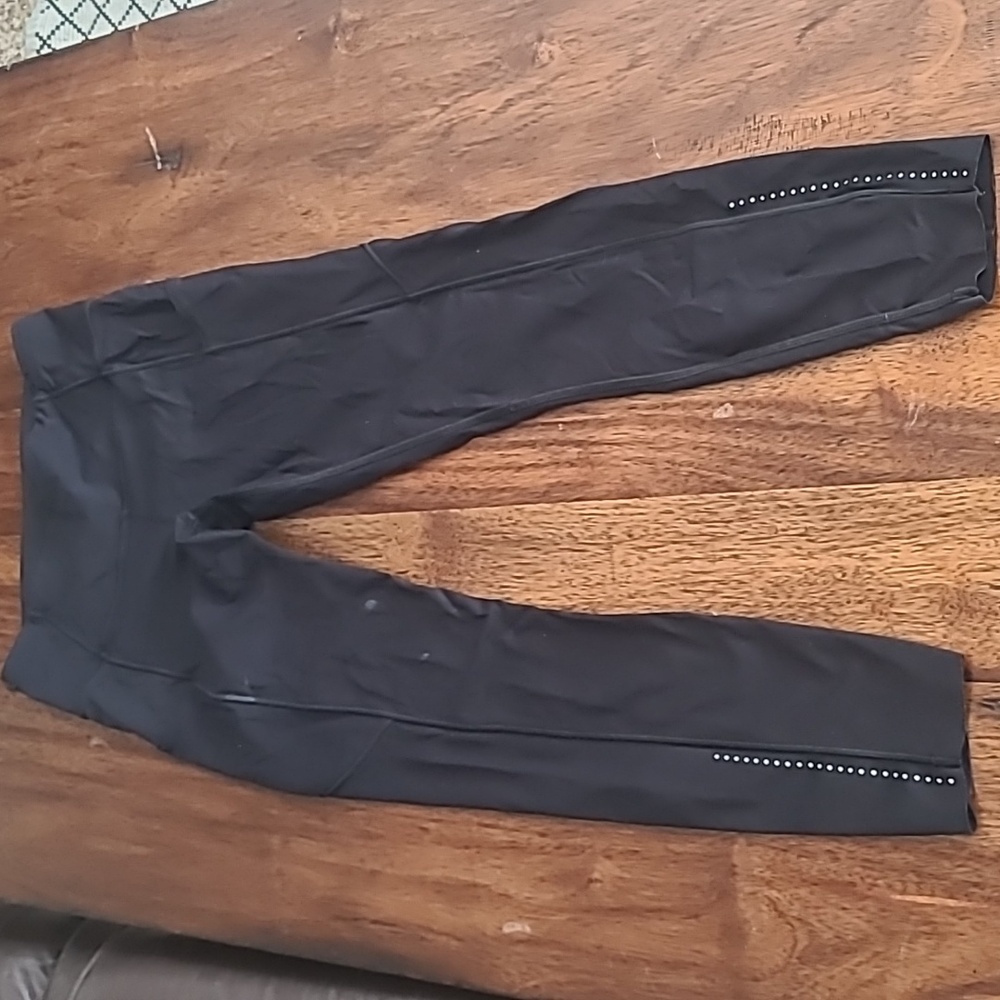 Lululemon Fast And Free size 6 black Leggings  with pockets.